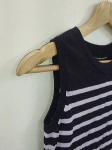 Y2K STRIPPED THRIFT TOP