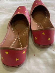 Red &amp; Yellow Triangle Juttis