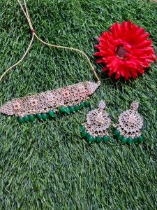 Beautiful Necklace Earring And Mangtika Set