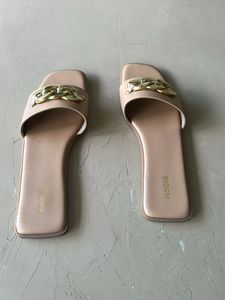 Mochi Nude Chain Detail Slides