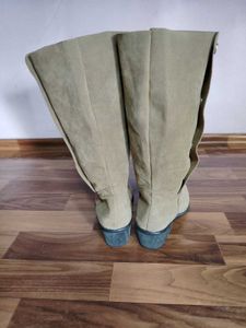 can wear in skirt pants and dress