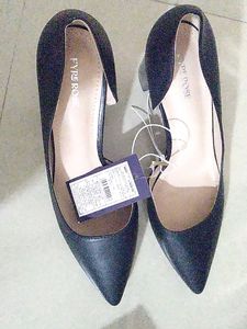 Fyre Rose Pointed Toe Chunky Heel Pump