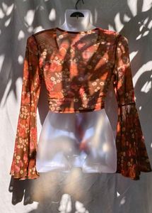 601210. Floral Tie-Front Crop Top