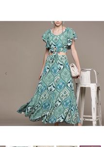 LABEL RITU KUMARFloral Print Crop Top with Skirt