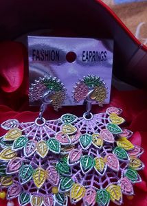 Gift Box  With One Lipstick &amp; 1 Multi Colr Earring