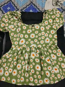 Daisy Print Puff Sleeve Top