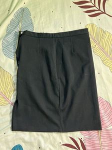 Chic Black Skirt