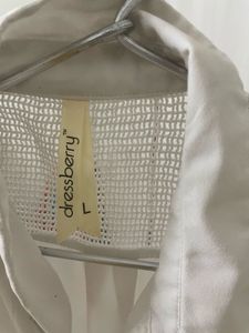 Chic White Sleeveless Top