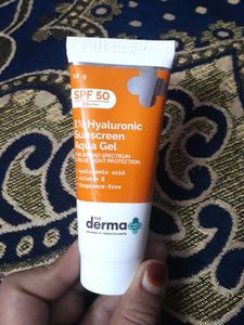 The Derma Co 1% Hyaluronic Sunscreen Aqua Gel SPF
