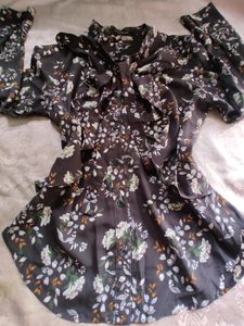 Black Floral 🌺🍃🌷🍀Top