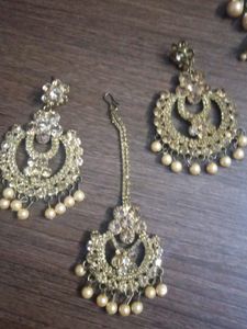 Earrings With Mang Tika