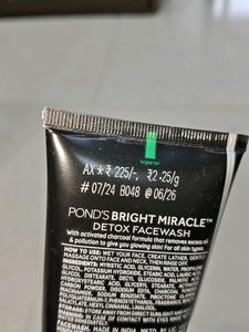 Detox Facewash and mini complimentary gift