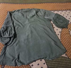 XXL green tunic top with fancy sleeves