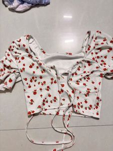 ❀˚˖🌸🌷✧ 🦢⋆˖°Floral Crop Top