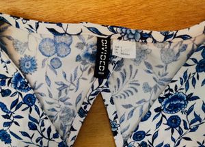 H&amp;M Divided Printed Floral Blue Crop top