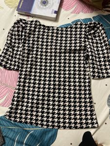 Houndstooth Print Top