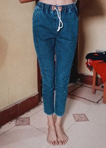 Sanabel Women Jogger Fit Mid Rise Blue Jeans .