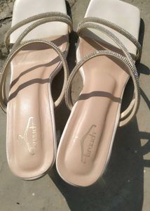 Embellished open toe white heels 👠