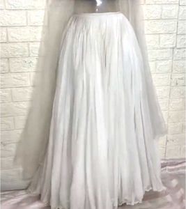 white skirt wedding spacial