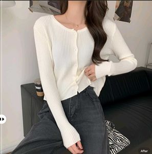 New with tag Pinterest Korean White Ribbed Knit Ca