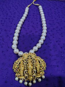 Elegant Pearl Necklace
