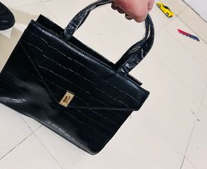 Women Reptilian Pattern Satchel with Detachable St