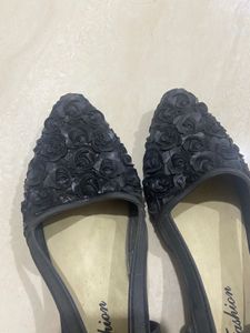 🖤😍Beautiful Black Rose Sandals 😍🖤