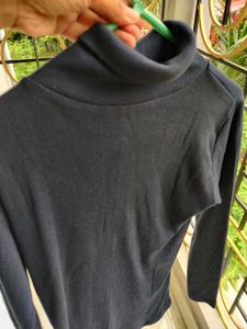 Hi-Neck Ribbed Top (Navy Blue)