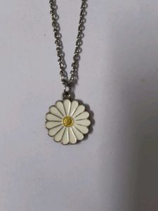 Daisy Pendant Necklace