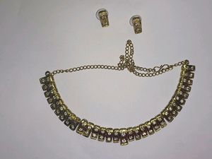golden necklace with earrings