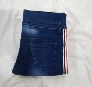 ⛔Girls Ripped Jeans With Free Top⛔