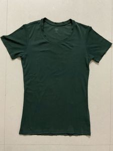 Uniqlo Green Casual T-Shirt