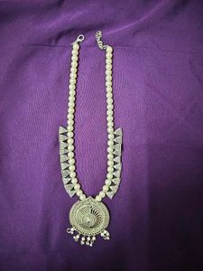 White pearl Necklace