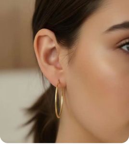 Bobbi Brown Mini Foundation With 3 Earrings