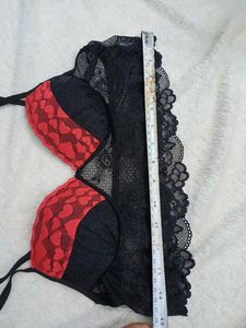 Red. Black Look Hot Top Bara