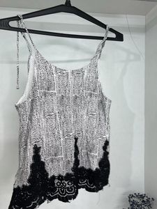 H&amp;M PRINTED-LACE DETAIL TOP