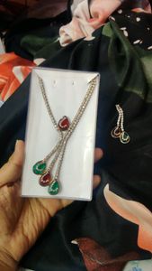necklace set   used only 2 times unique design  necklace set