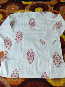 Elegant Embroidered Kurti
