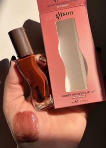 Gisou honey infused Lip oil :- Milky Mocha