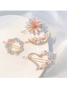 Unique Design Korean Clip 4 Pic Set