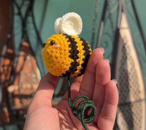 Crochet Bee scooty plushie