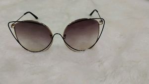 Cat EyenDouble Layered Frame Sunglass