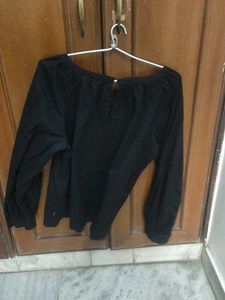 Black Levi&#39;s Top.