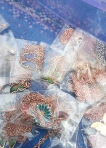 4 Cute Charm Necklaces 100 Rs No Bargaining Fix Pr