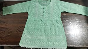 Chikankari Short Kurti 🪞