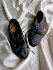 BATA Women&#39;s JIL Black Sneakers