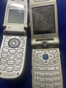 Motorola V220 &amp; LG U8110 Vintage Flip Phones
