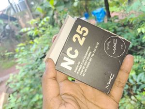 Mac NC25 Compact Powder