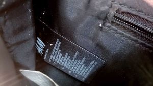 H&amp;M VTG Womens Clutch