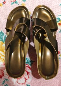 Sleek Black &amp; Gold Criss-Cross Slides